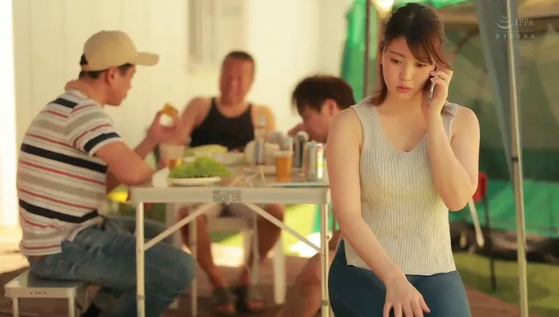 Anh xã khờ để vợ yêu tham gia sự kiện cắm trại với mấy gã hàng xóm và cái kết